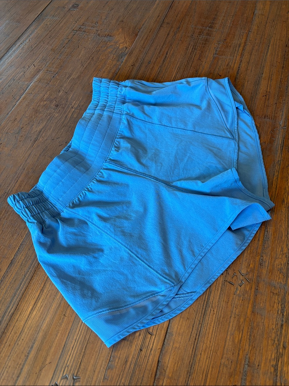 Lululemon size 4 high rise Cornflower Blue 2.5” inseam Hotty Hot shorts - Picture 2 of 16